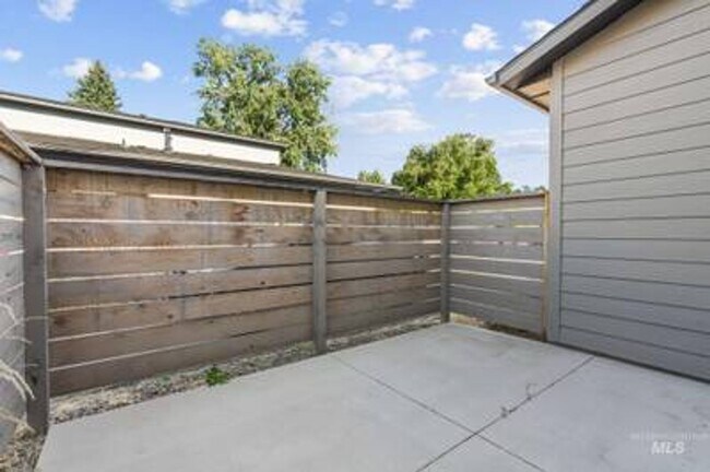 Building Photo - 3 bed, 3 bath townhome will be ready in May for you