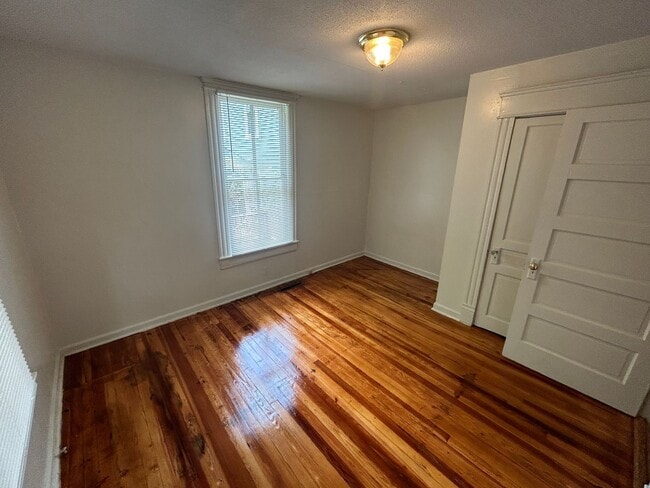 Building Photo - Spacious 4 Bedroom Trinity Park Home - Near Duke and Downtown Durham