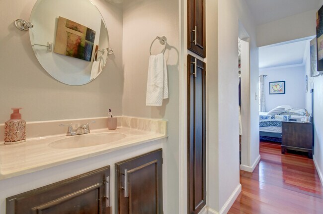 Building Photo - 170 Cypress Club Dr