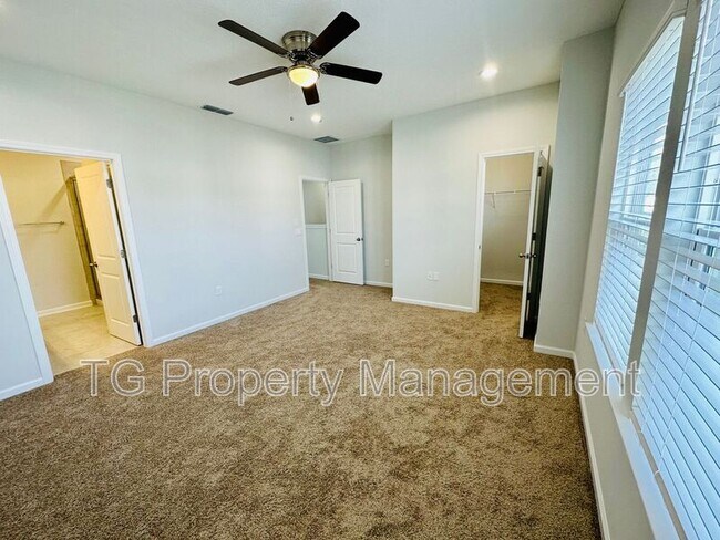 Building Photo - 84 Pinebury Ln