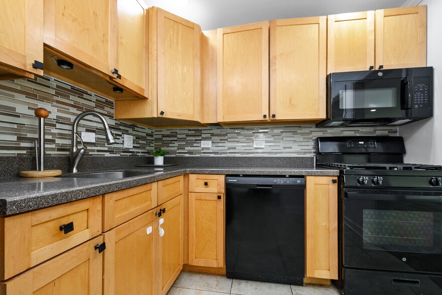 Building Photo - 16W540 87th St