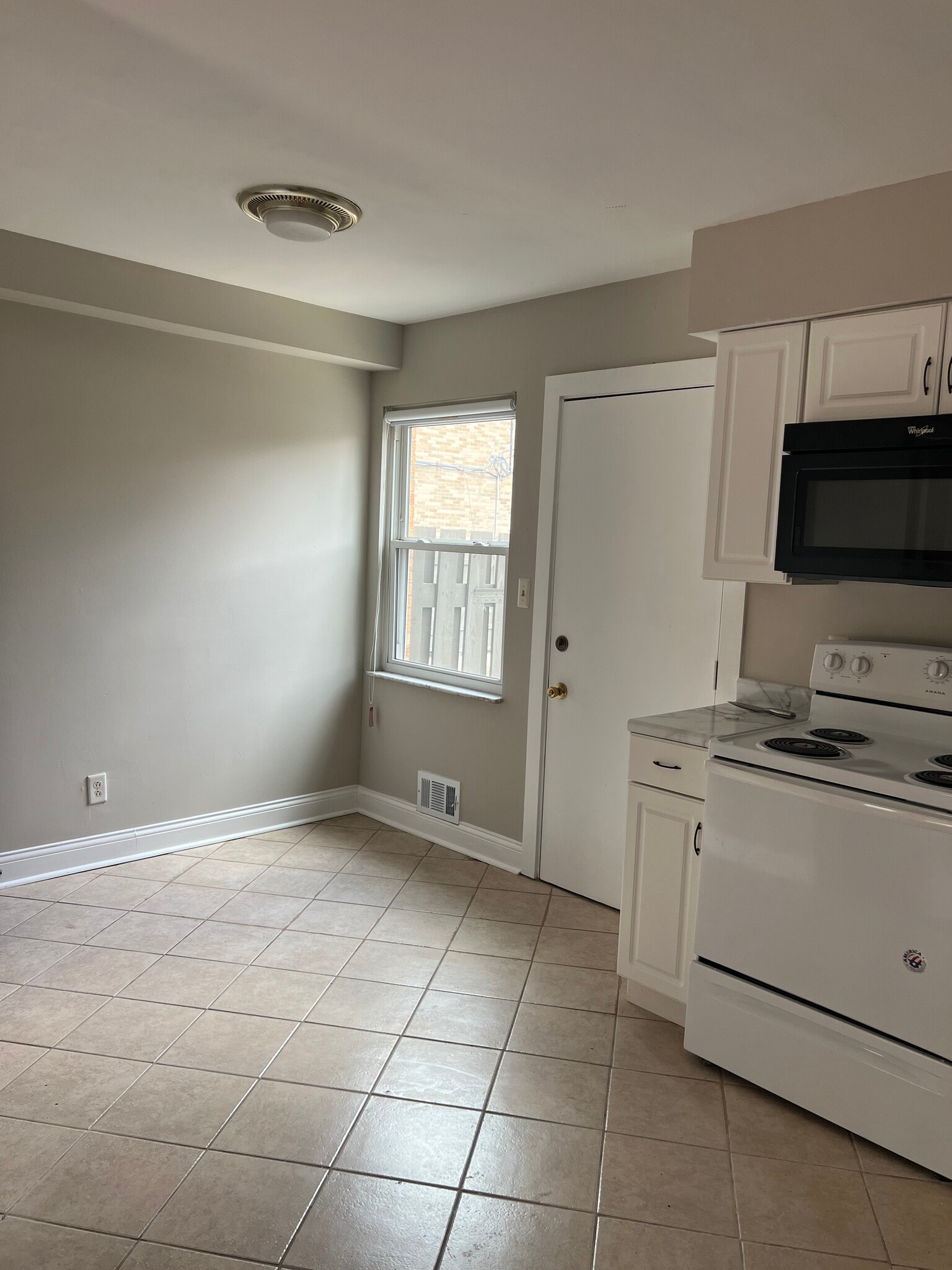 Kitchen and Dining area - 1746 Pine Tree St S