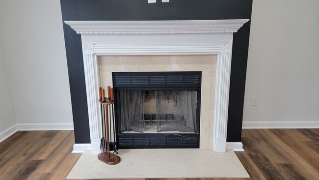 Building Photo - The 5 Bedroom You've Been Looking For!!