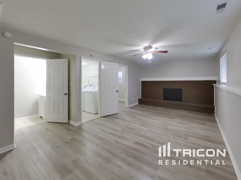 Building Photo - 1327 Dogwood Ct