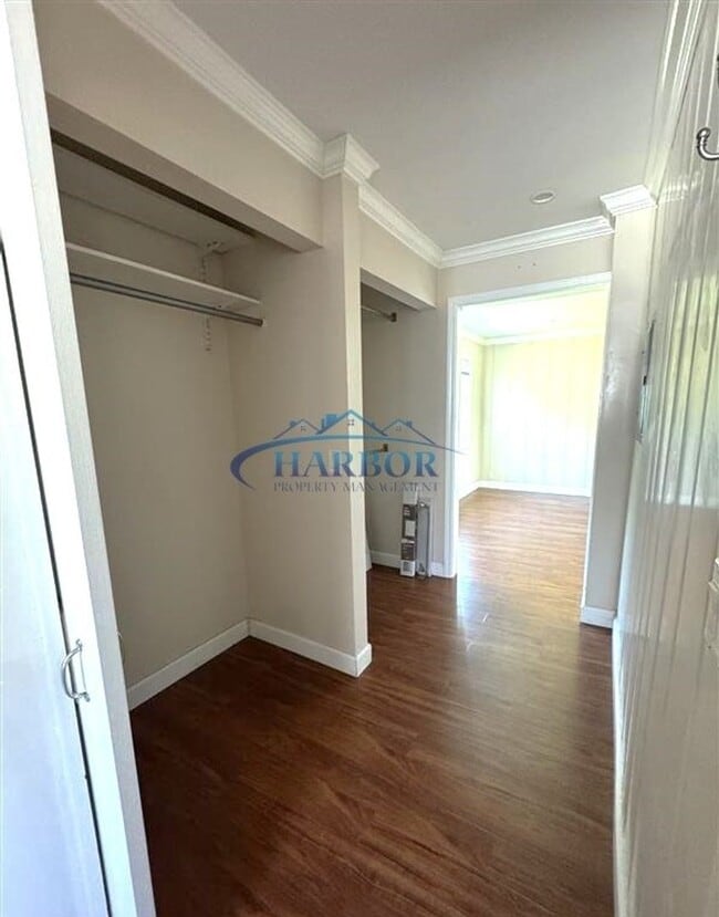 Building Photo - Charming Studio-Style Home with Ocean View...