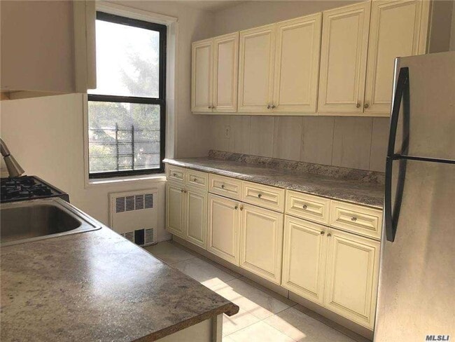 Building Photo - 10025 Queens Blvd