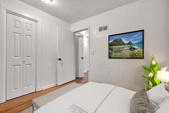 Building Photo - 401 Hylewood Ave