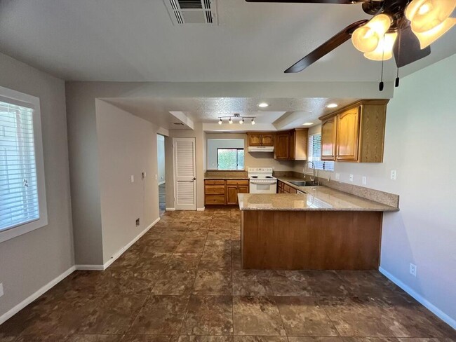 Building Photo - 51780-51780 Avenida Diaz