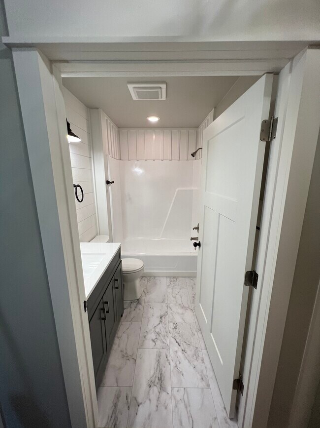 Building Photo - 209 Roe St