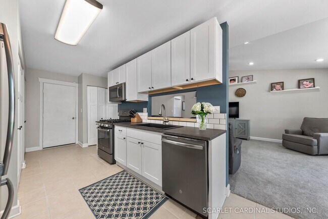 Building Photo - 3120 Gresham Ln W