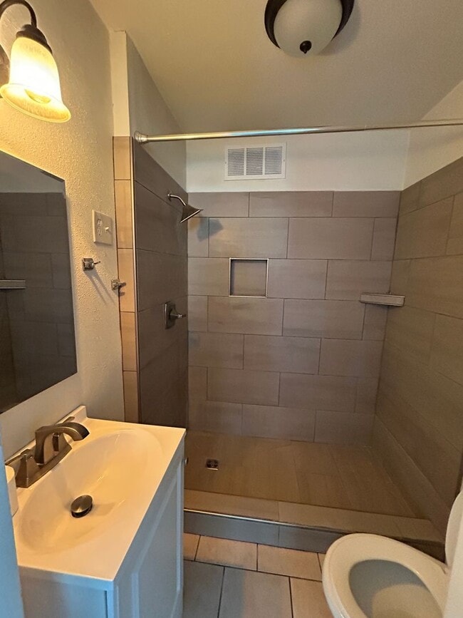 Building Photo - Why rent an apartment when you could have ...