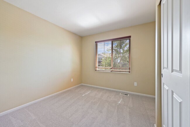 Building Photo - 1094 Ebbets Dr