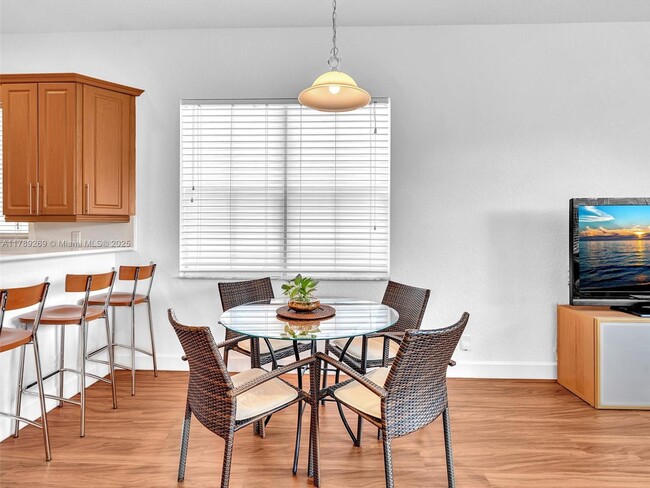 Building Photo - 754 Sunflower Cir