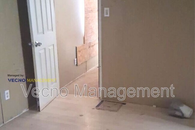 Building Photo - 16055 Texas 16 - 12
