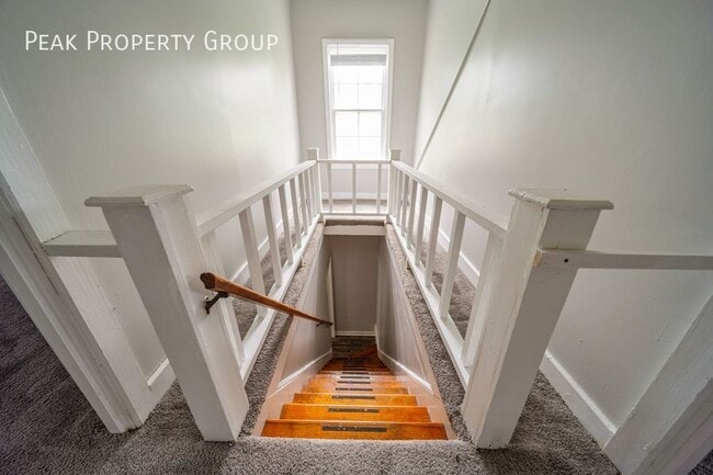 Building Photo - Available Now!! Located in Victorian Villa...