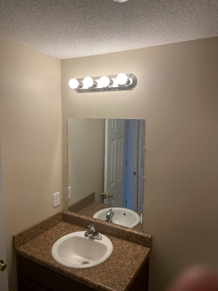 Building Photo - 136 Harvest Ct
