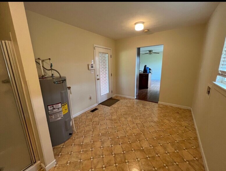 Building Photo - 1723 Quarry Rd