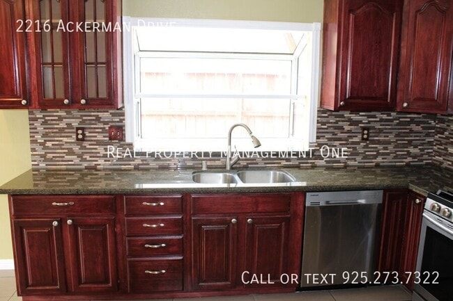 Building Photo - 2216 Ackerman Dr