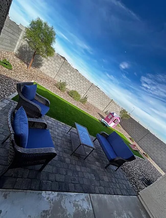 Building Photo - 12028 W Levi Dr