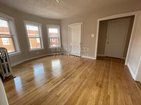 Building Photo - 4031 W Melrose St