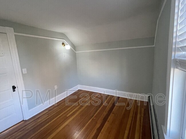 Building Photo - 26 Academy Ln