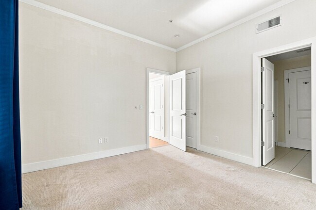 Building Photo - 933 Garrett St