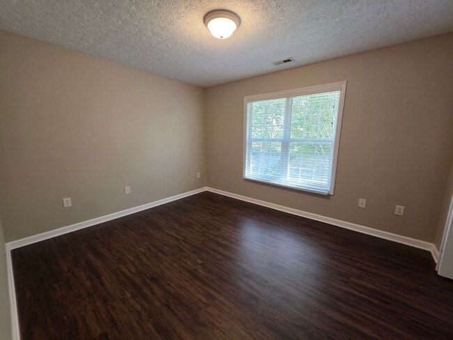 Building Photo - 345 Farina Dr