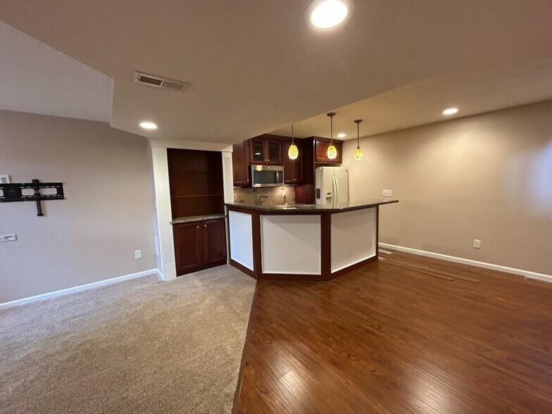 Building Photo - 9130 Bennington Way