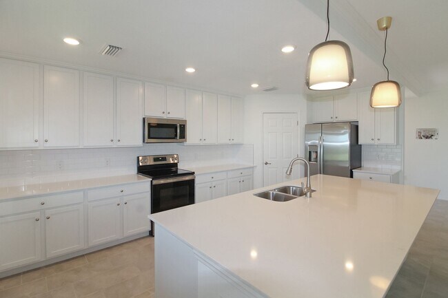 Building Photo - Sarasota National Annual Condo for Rent