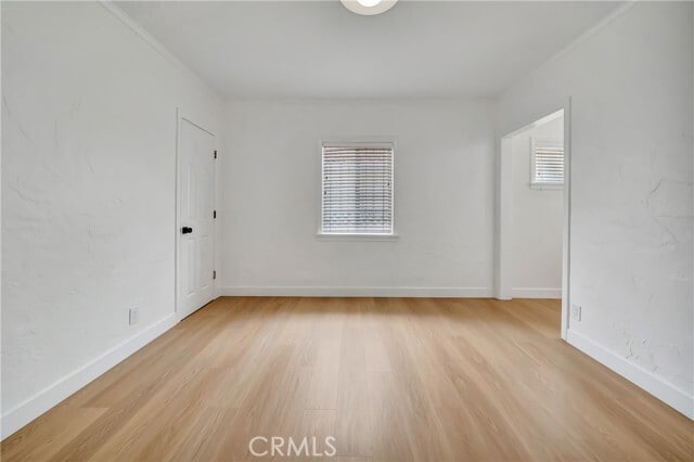 Building Photo - 546 S Beachwood Dr