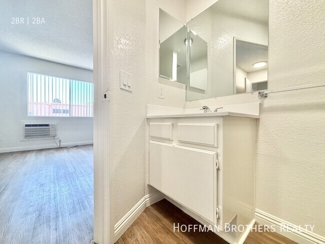 Building Photo - 10346 Commerce Ave