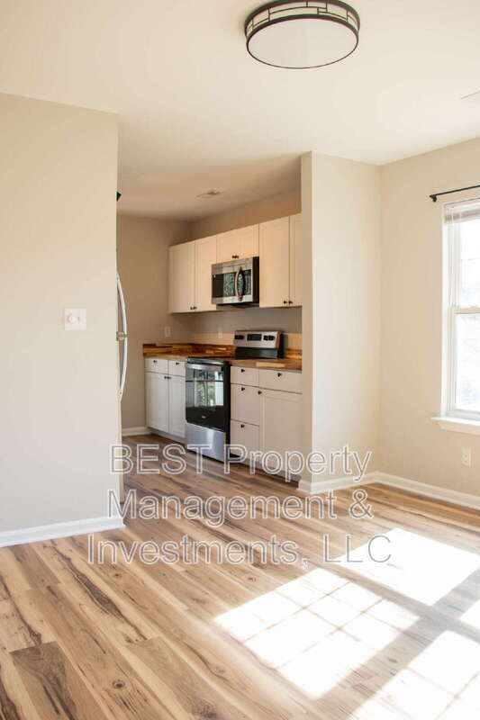 Building Photo - 3225 Lasalle St