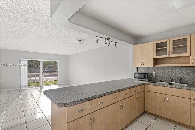 Primary Photo - 7815 Camino Real