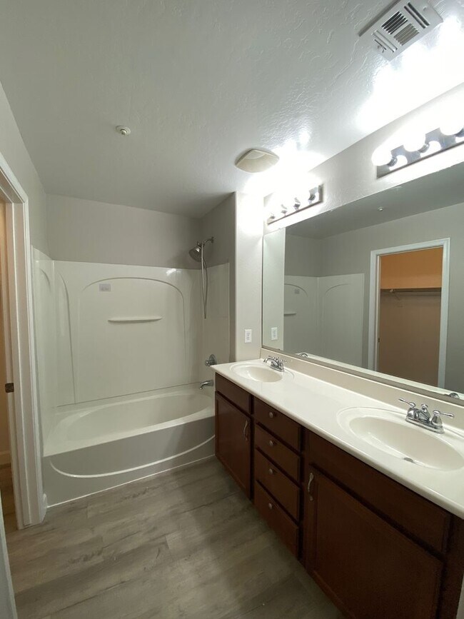 Building Photo - Resort-Style Living in Gilbert – 3 Bed Townhome Near SanTan Village