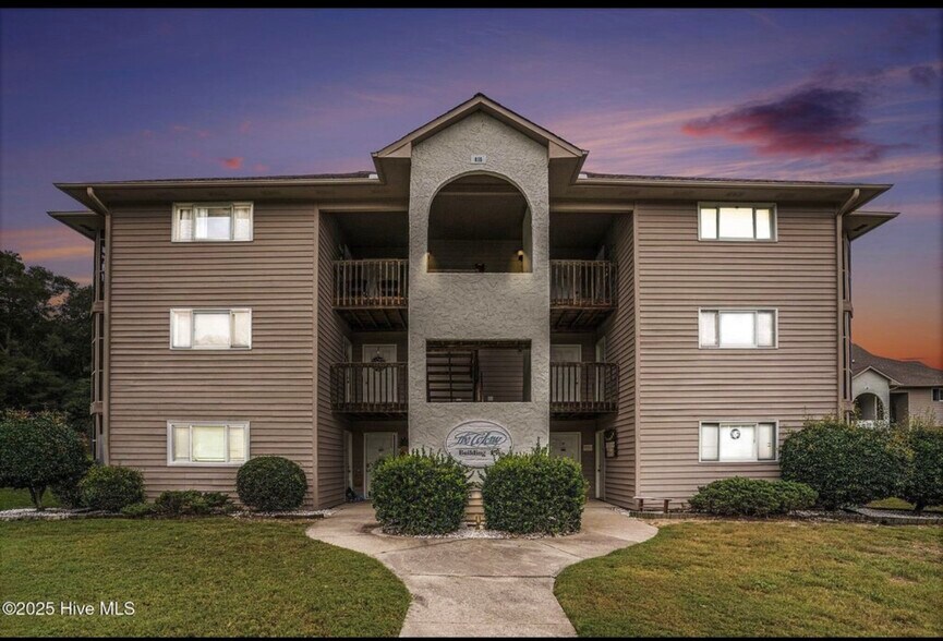 Building Photo - 815 Colony Pl