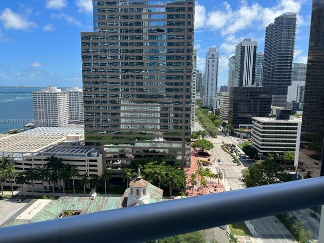 Building Photo - 485 Brickell Ave