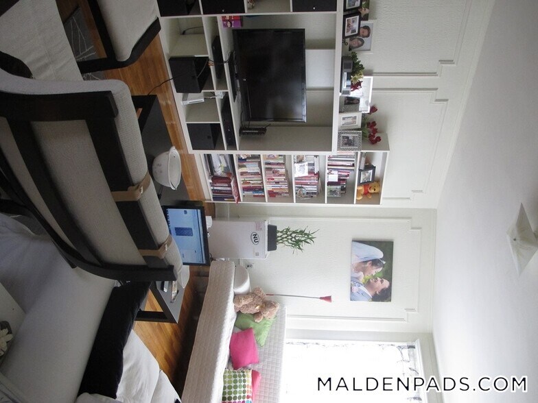 Building Photo - 88 Maple St