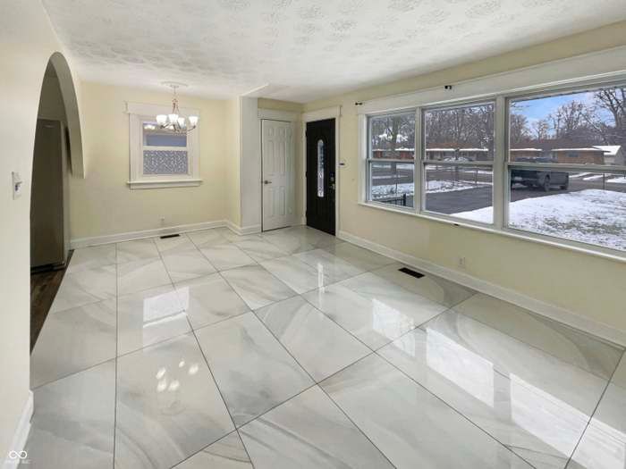 Building Photo - 4055 N Grand Ave