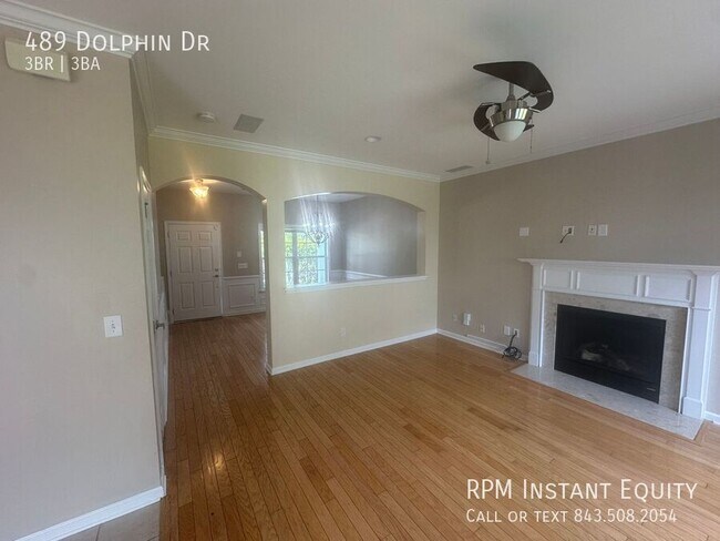Building Photo - 489 Dolphin Dr