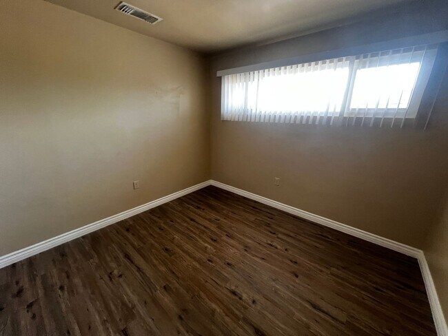 Building Photo - 6370-6370 Tamarisk Ave