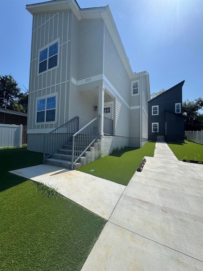 Building Photo - 2111 Owens St