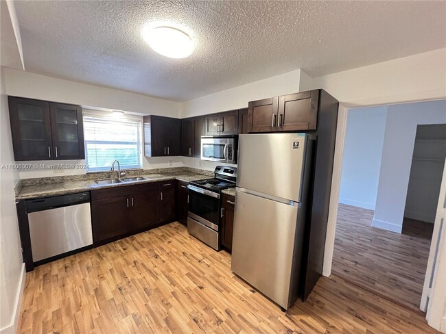 Building Photo - 1406 Arpeika St