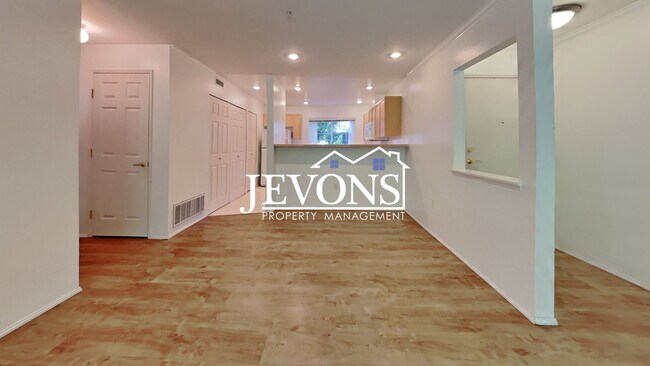 Building Photo - Condo with Swimming Pool and Private Enclosed 1-Car Garage in Klahanie Neighborhood