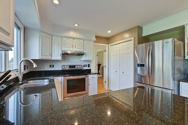 Building Photo - 3810 Tecoma Dr