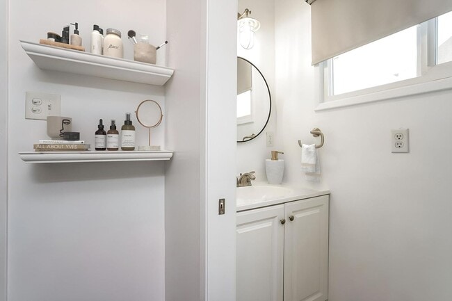 Building Photo - WONDERFUL BUENA PARK HOME FOR LEASE!!  NEW ON MARKET!!