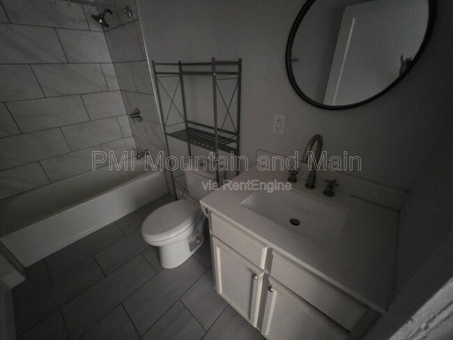Building Photo - 161 Logan Ave