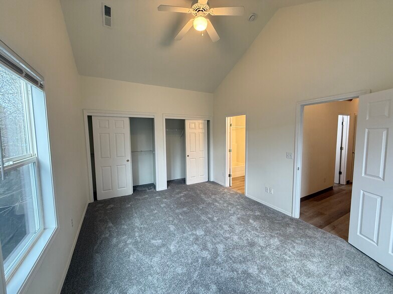 Building Photo - 3277 NE 14th Ave