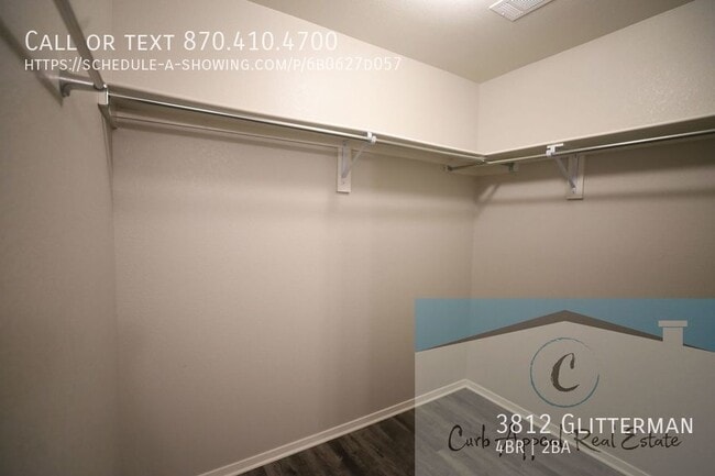 Building Photo - 3812 Glitterman-
