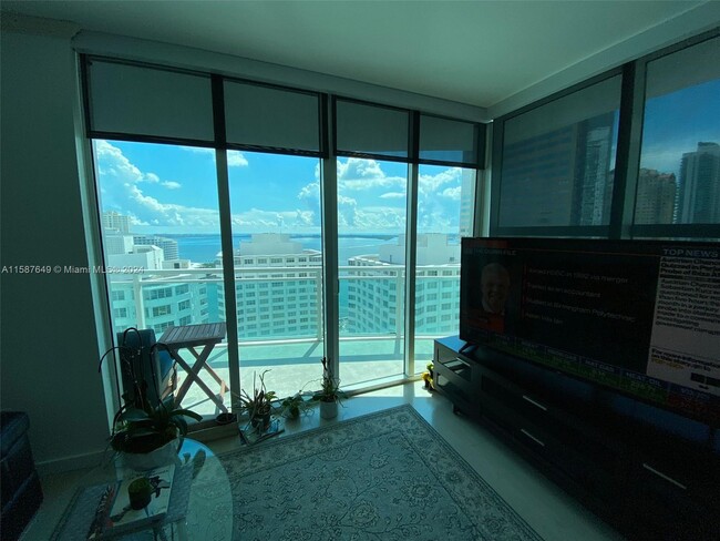 Building Photo - 950 Brickell Bay Dr