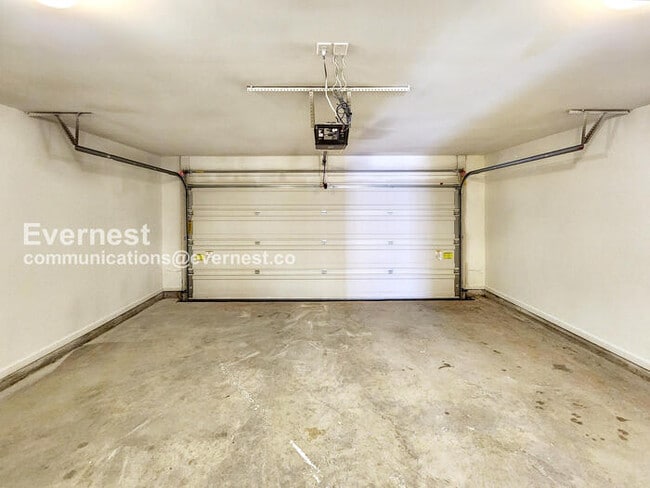 Building Photo - 634 Stowers Dr